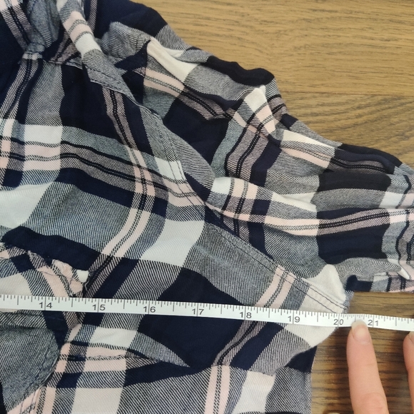Torrid Plaid Shirt – Plus Size 00 – Navy & Light Pink - Picture 5 of 7